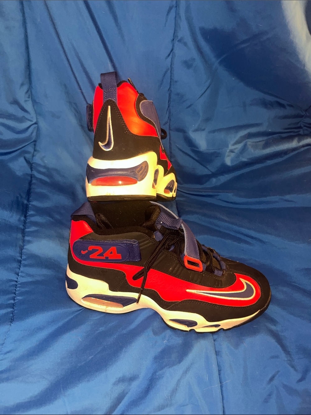 Men's Black and Red Athletic Basketball Sneakers with Air Cushioning
